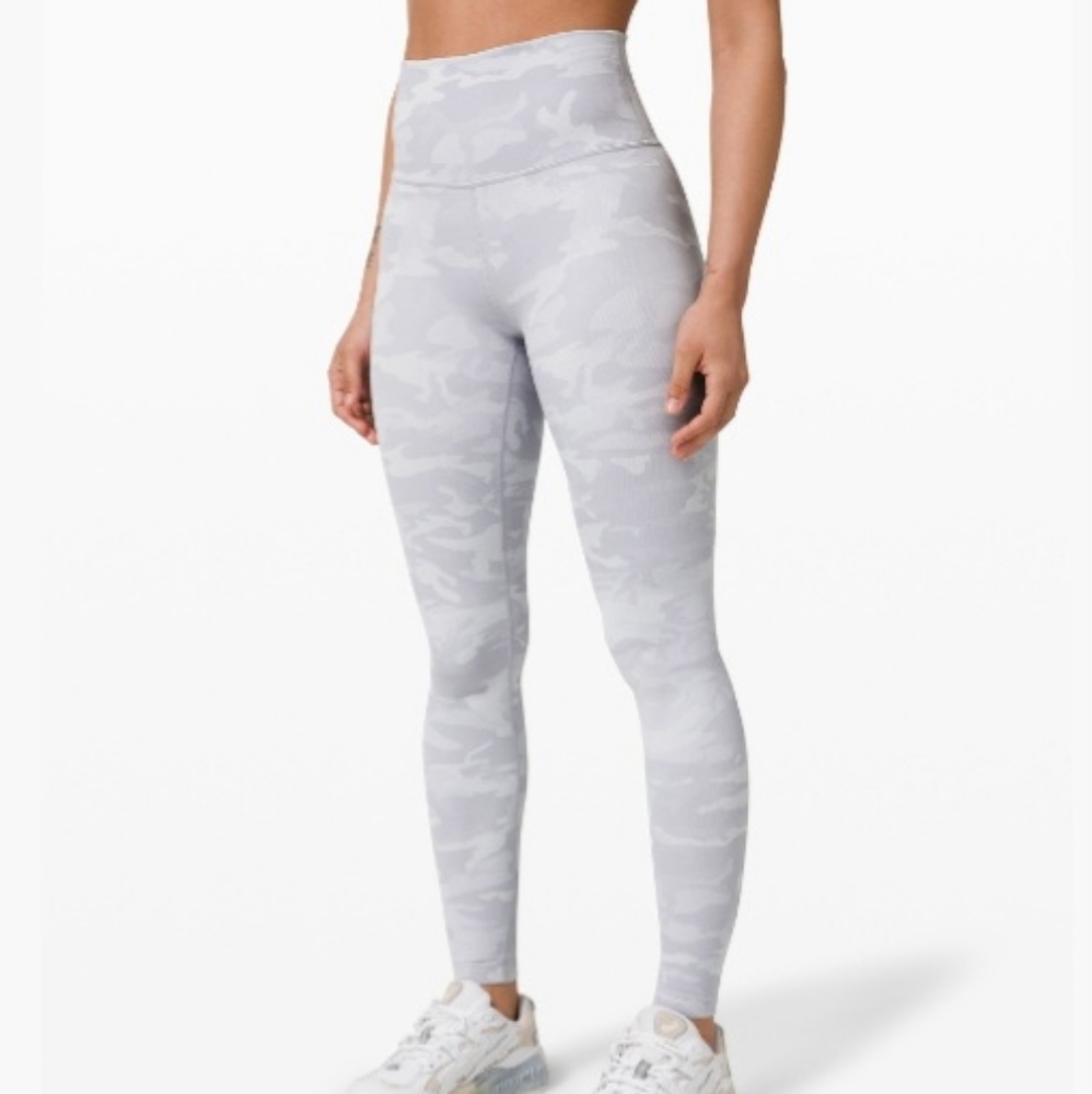 Lululemon High Rise 28" Tight Size 6 Like New